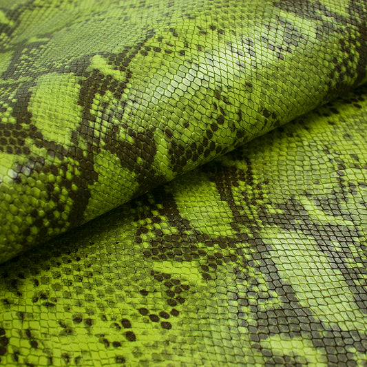 Trozo de piel grabado serpiente piton tonos verdes