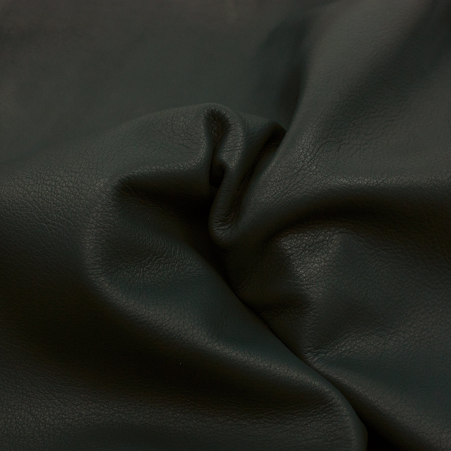 Smoked dark grey pumped cowhide