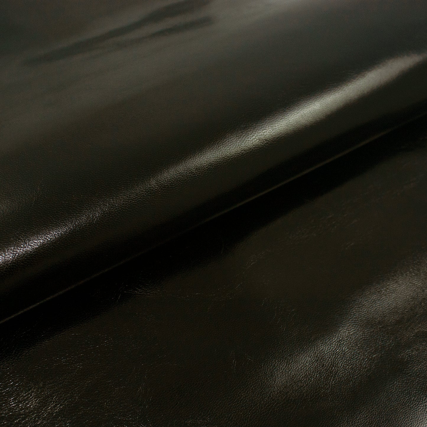 Trozo de piel forro cabra negro brillo