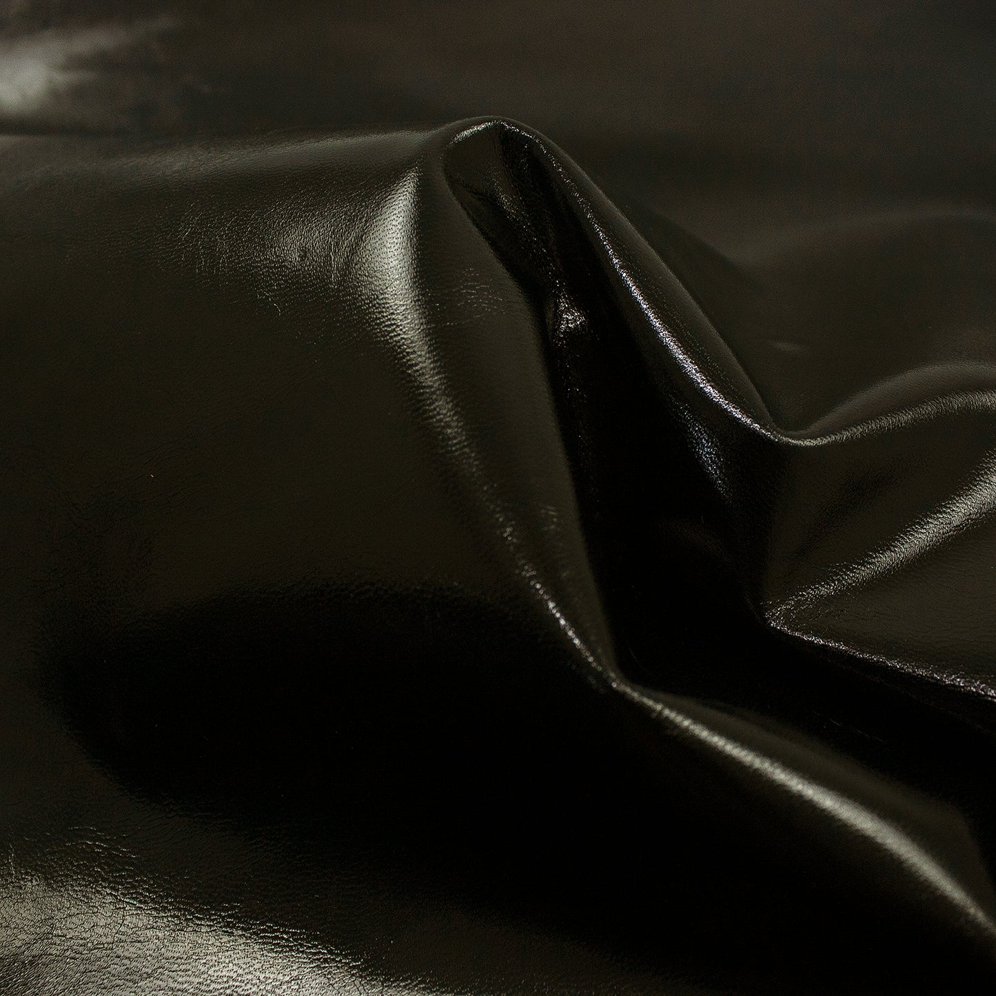 Trozo de piel forro cabra negro brillo