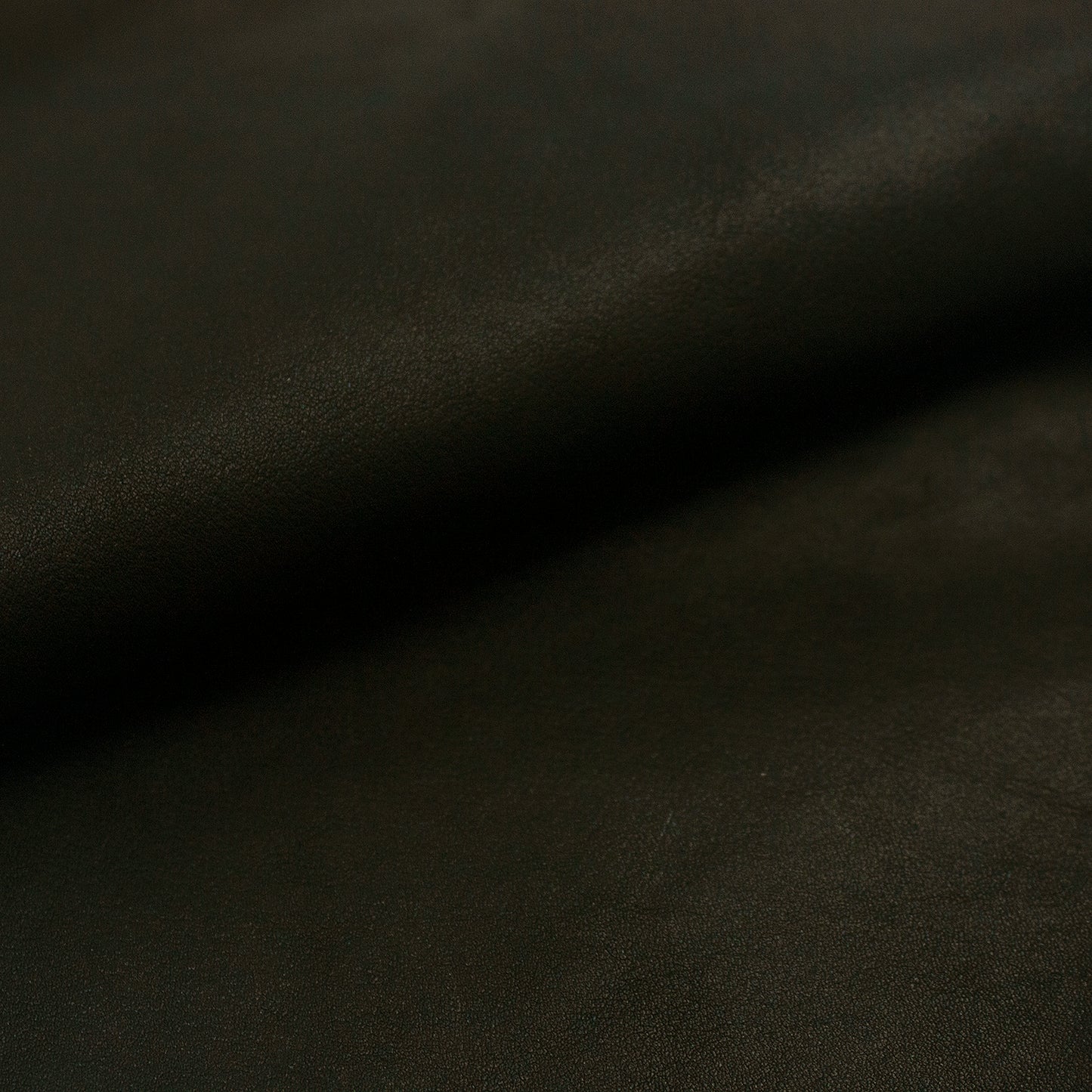 Trozo de piel vacuno rustico negro