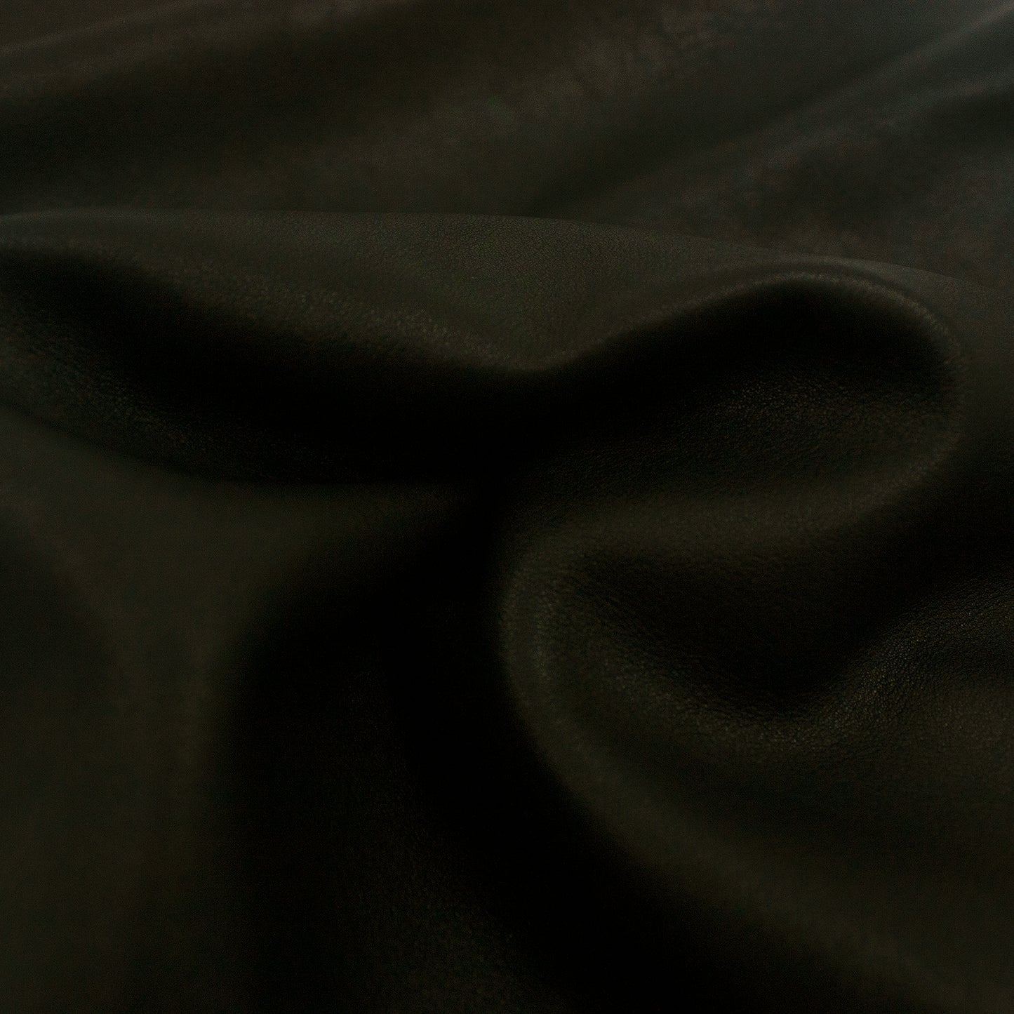 Trozo de piel vacuno rustico negro