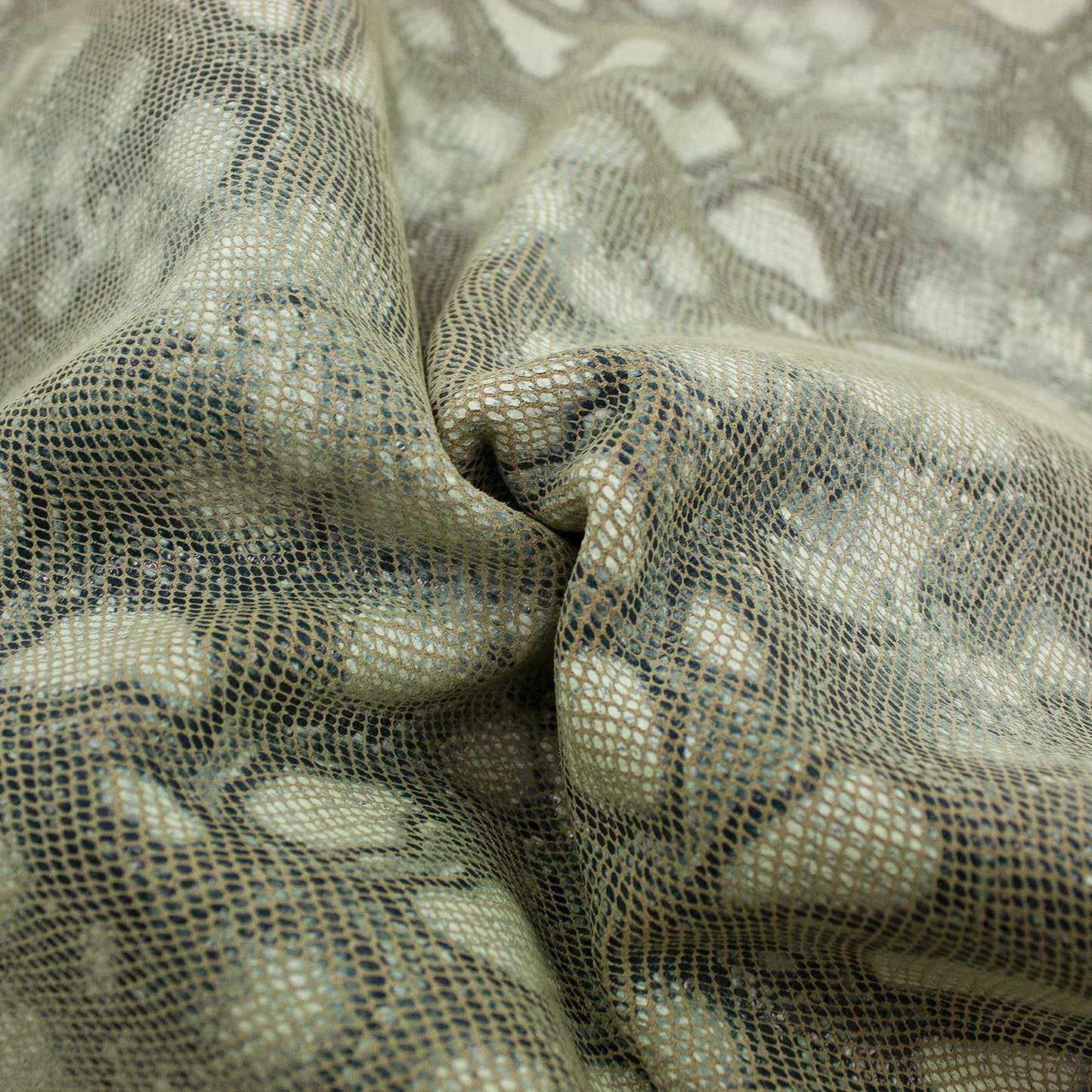 Piel de fantasia serpiente piton tonos grises y negros