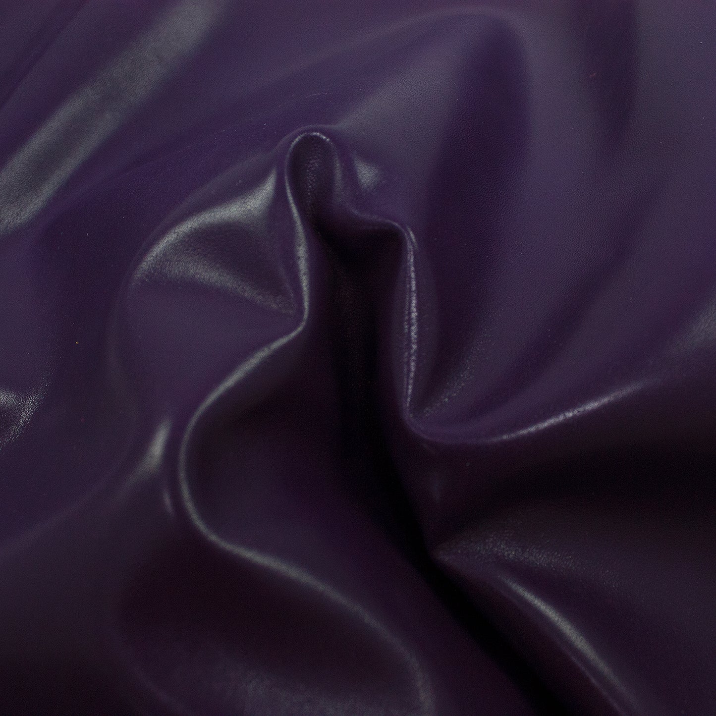 Trozo de piel forro cabra violeta