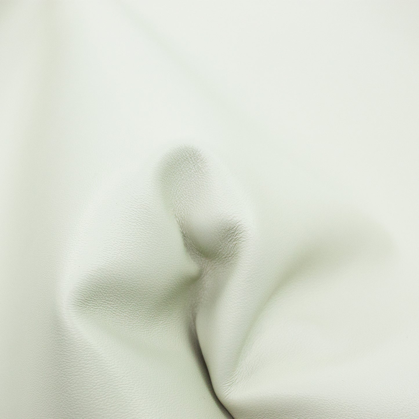 Trozo de piel vacuno beige pastel