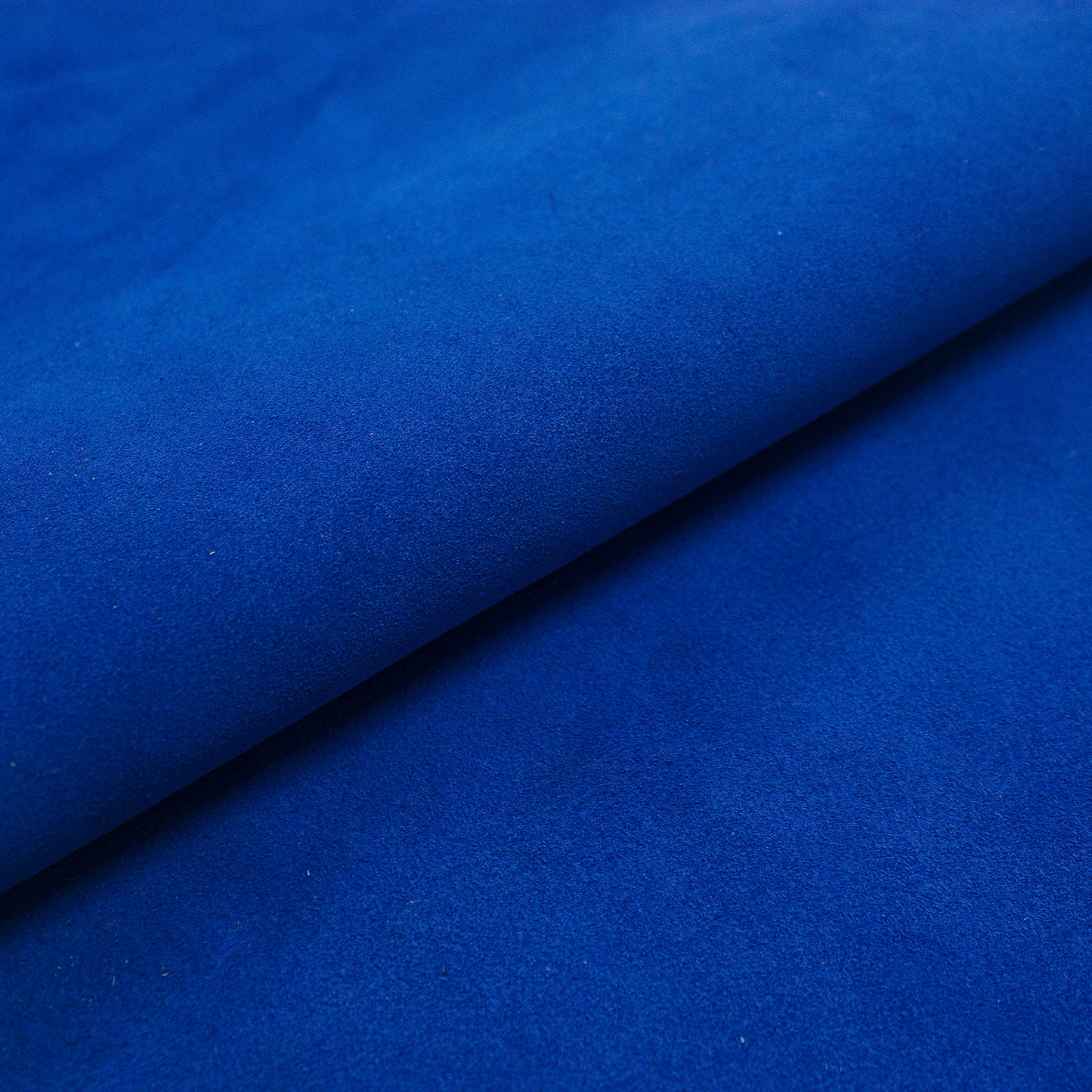 Trozo de piel serraje azul electrico