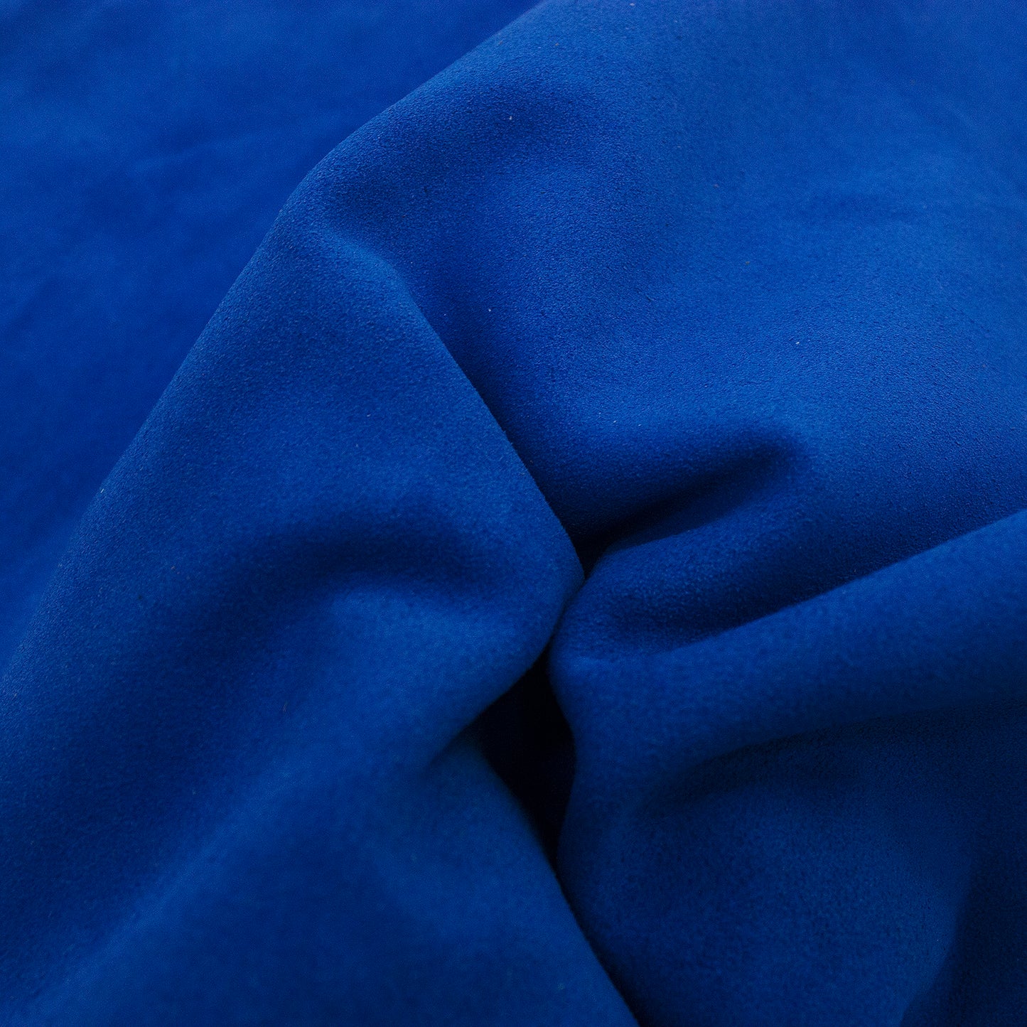 Trozo de piel serraje azul electrico