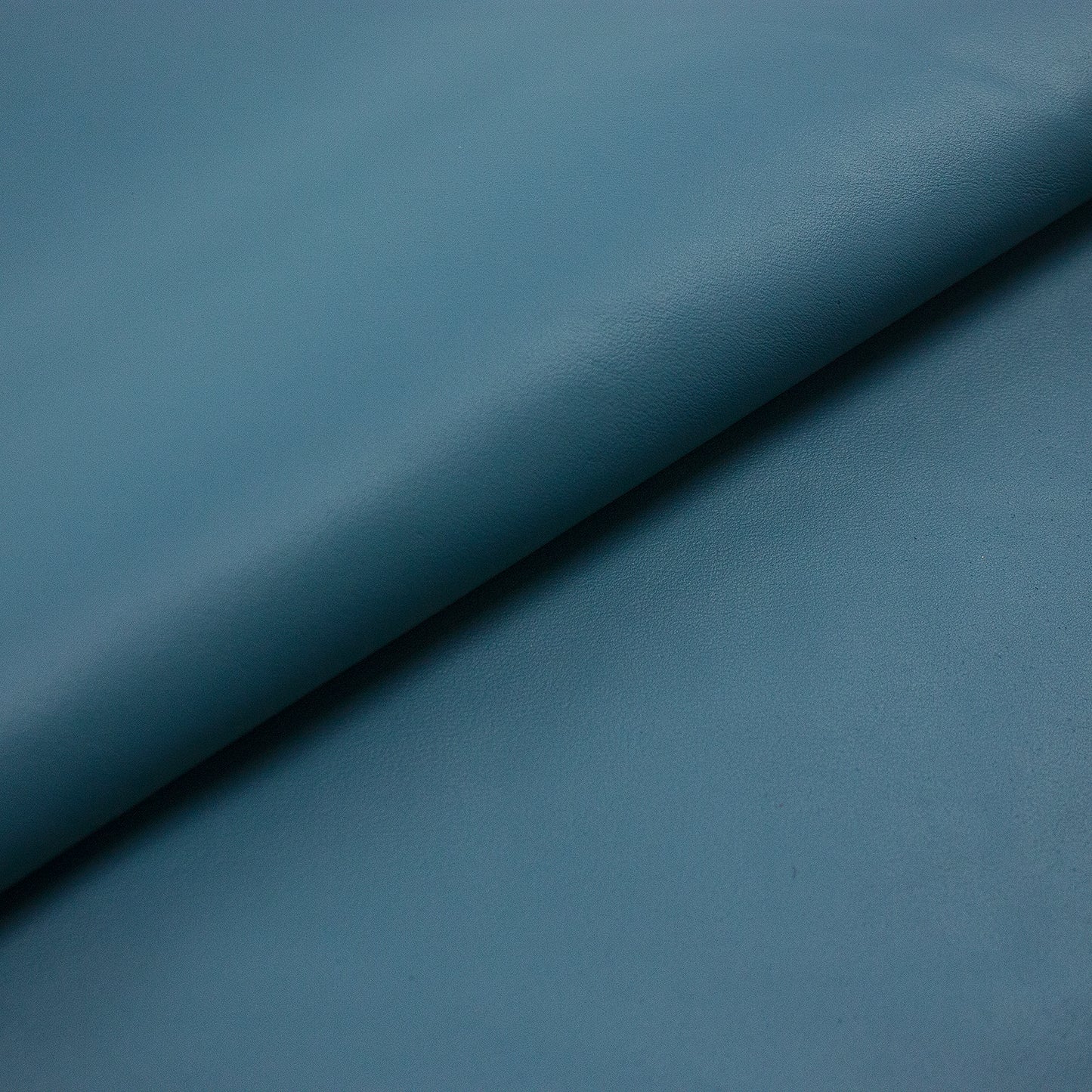 Trozo de piel forro vacuno azul petroleo