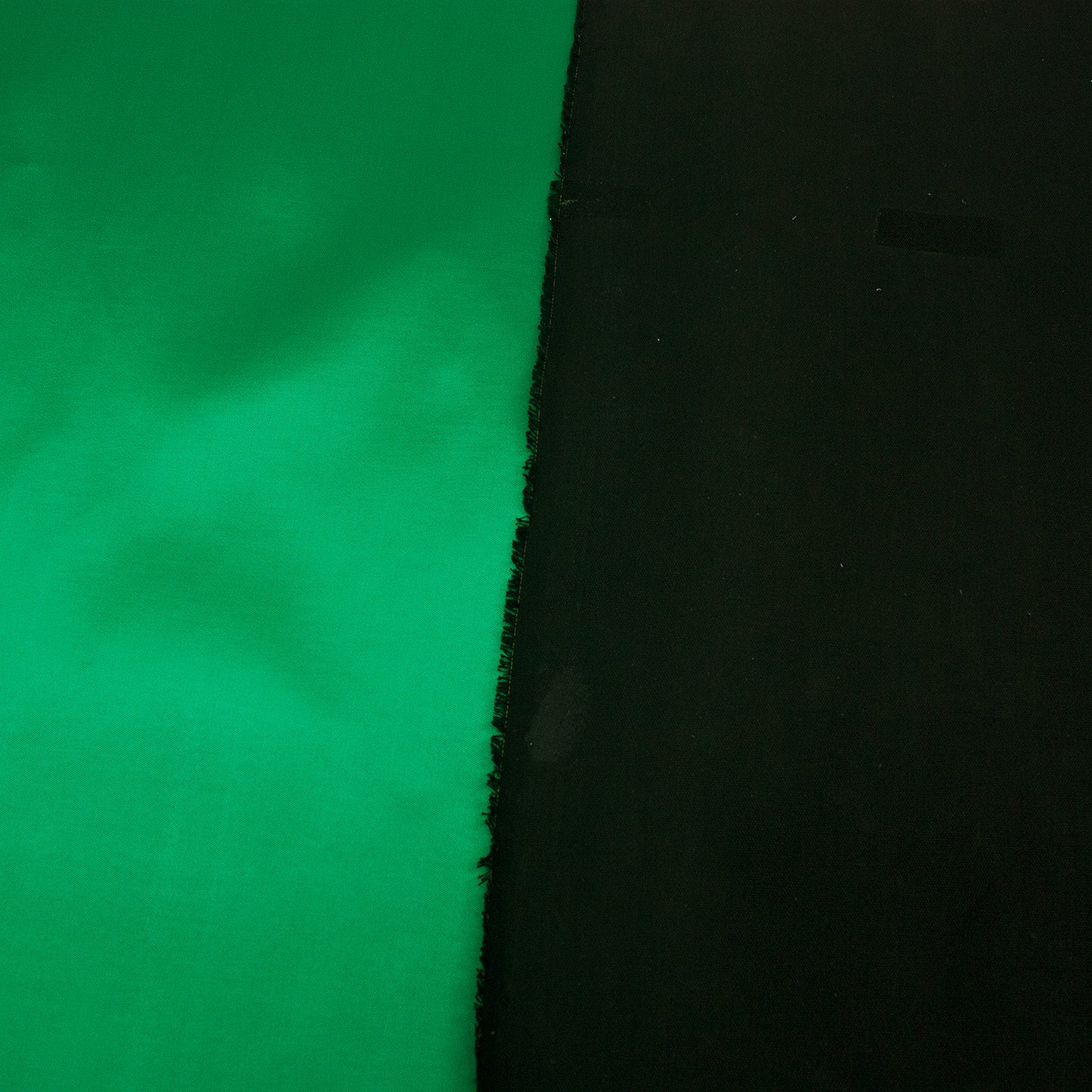 Trozo de tejido raso verde