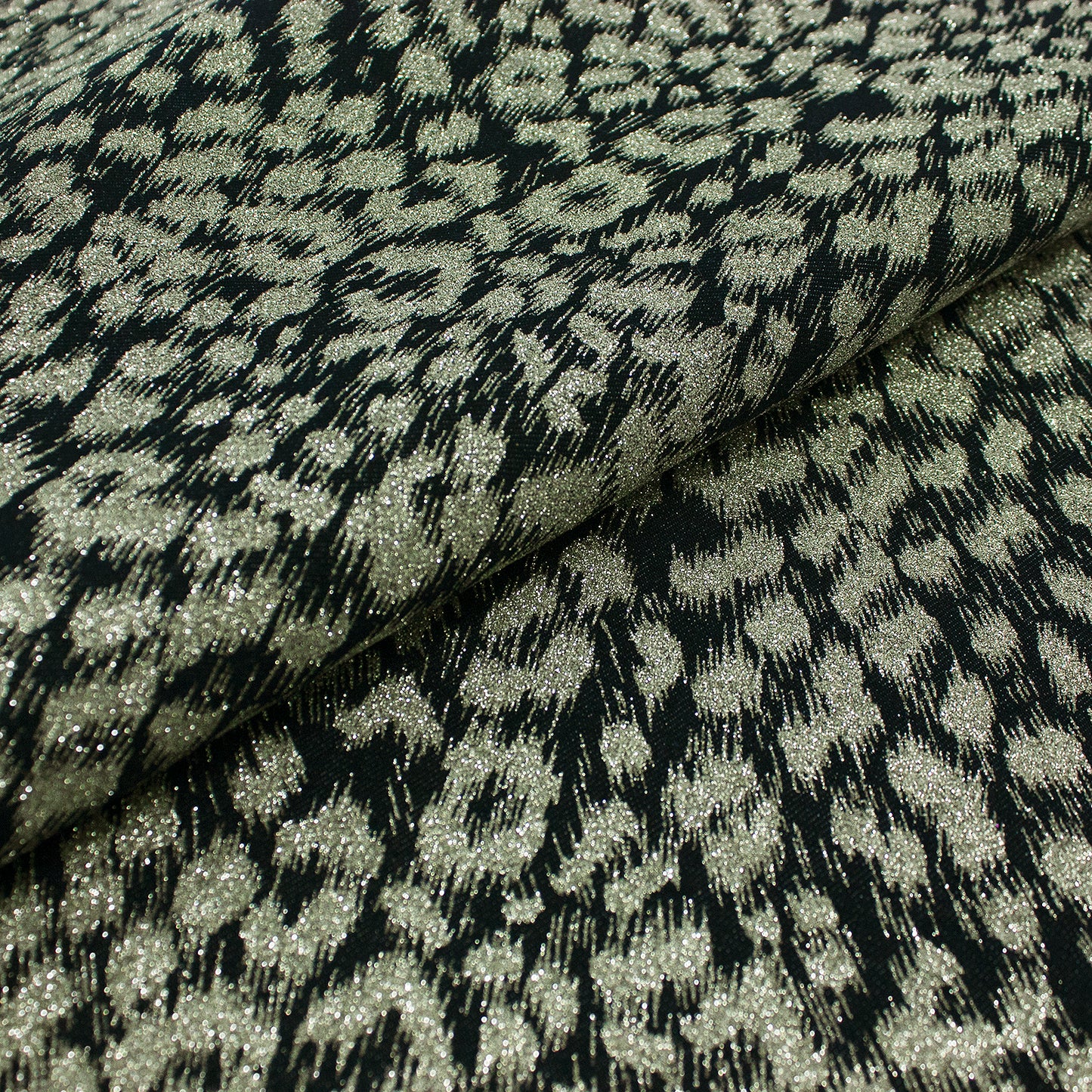 Trozo de tejido manchas plateadas