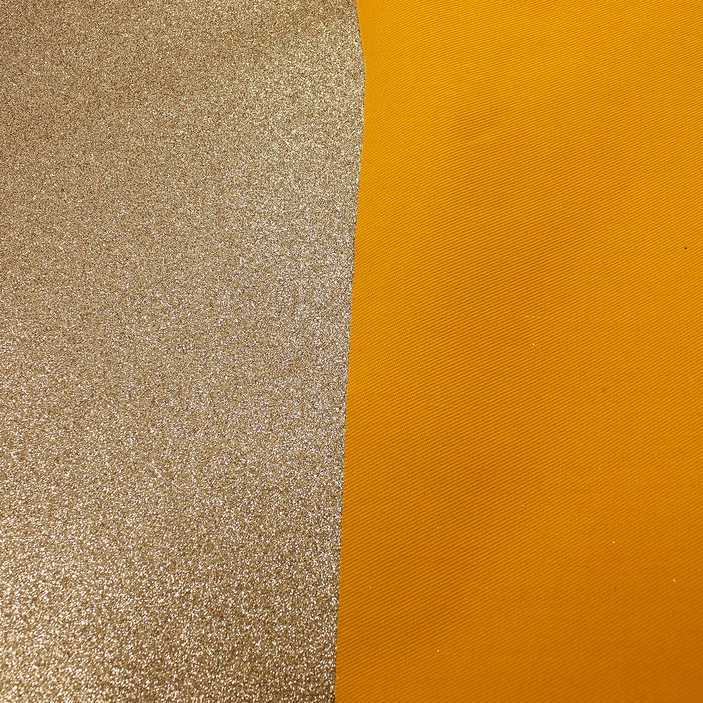 Trozo de tejido purpurina dorada