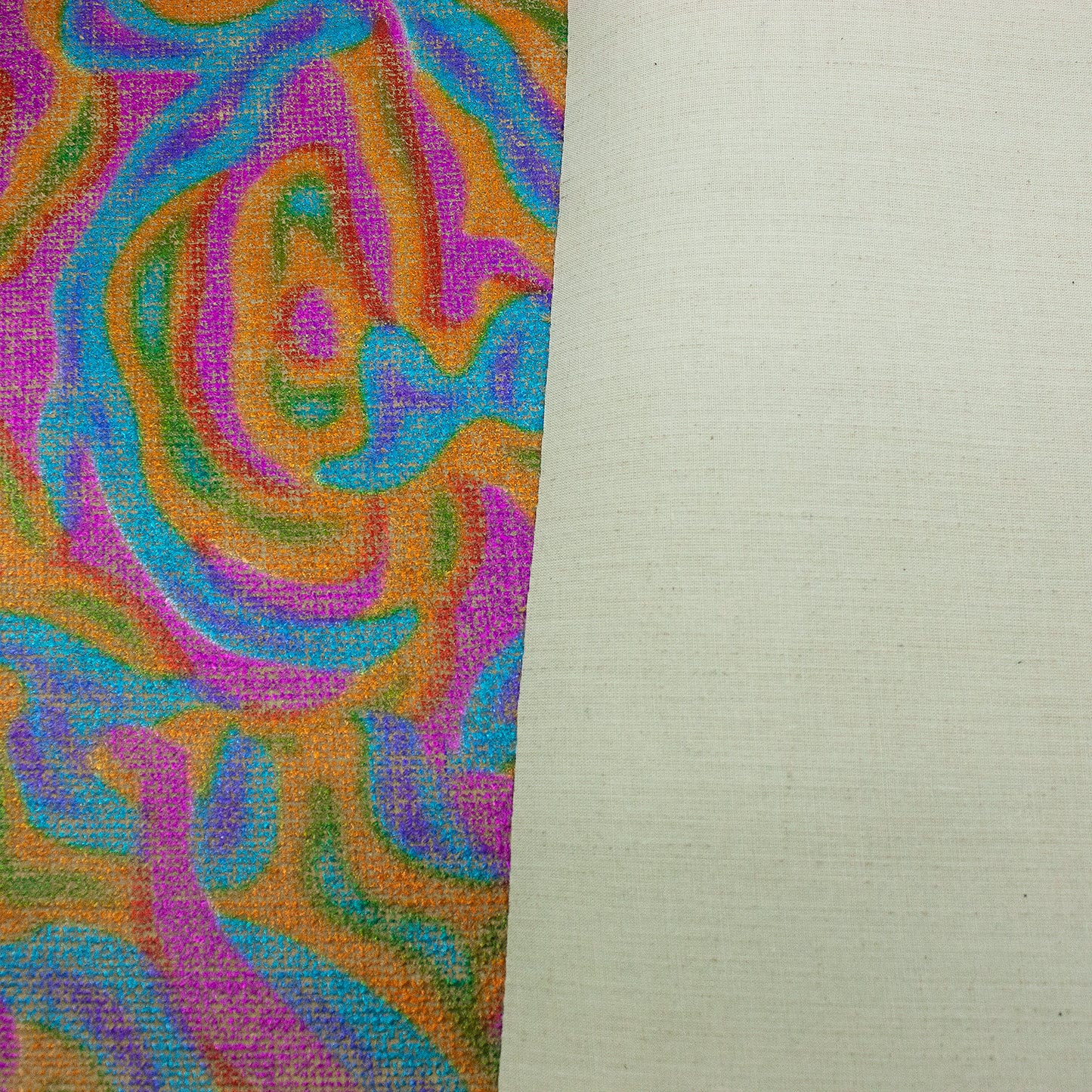 Trozo de tejido rafia tintada abstracta