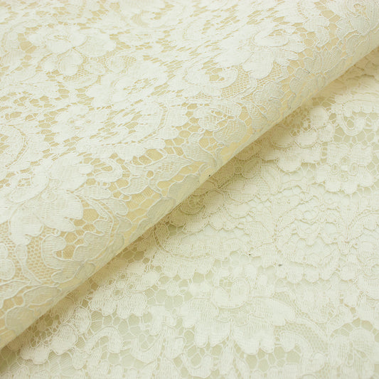 Trozo de tejido rejilla bordada flores blanco roto