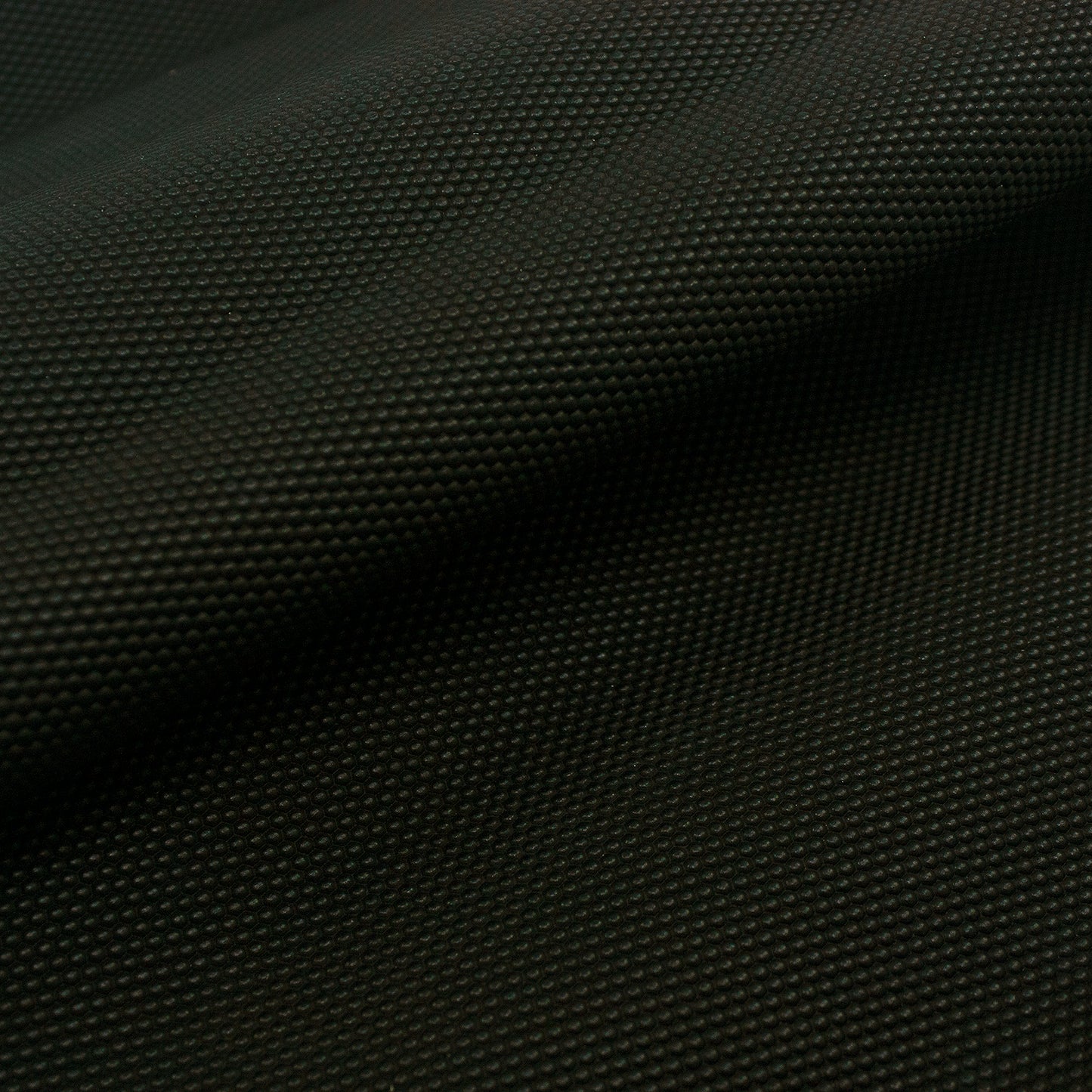 Trozo de tejido granulado redondo negro