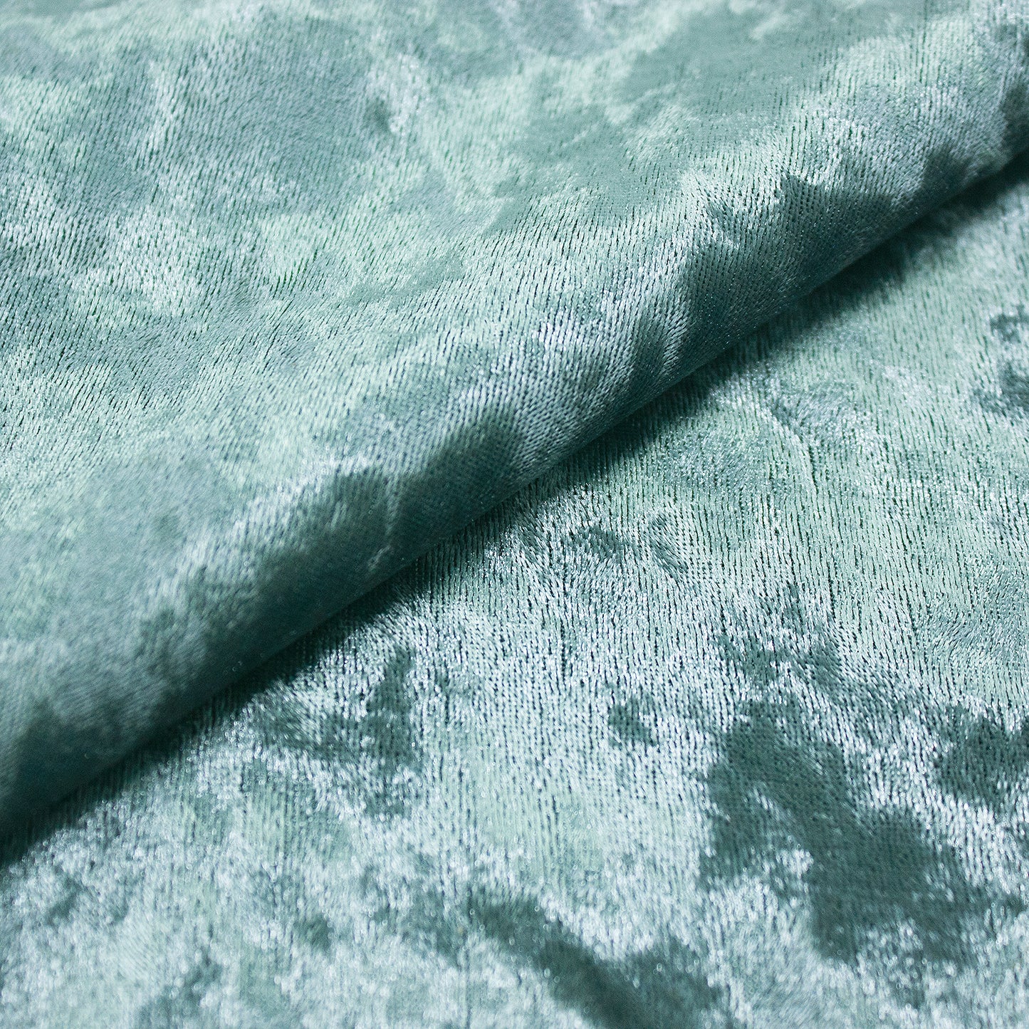 Trozo de tejido terciopelo martele aguamarina