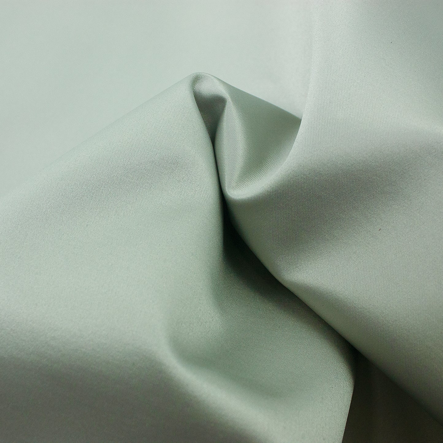 Trozo de tejido raso plata