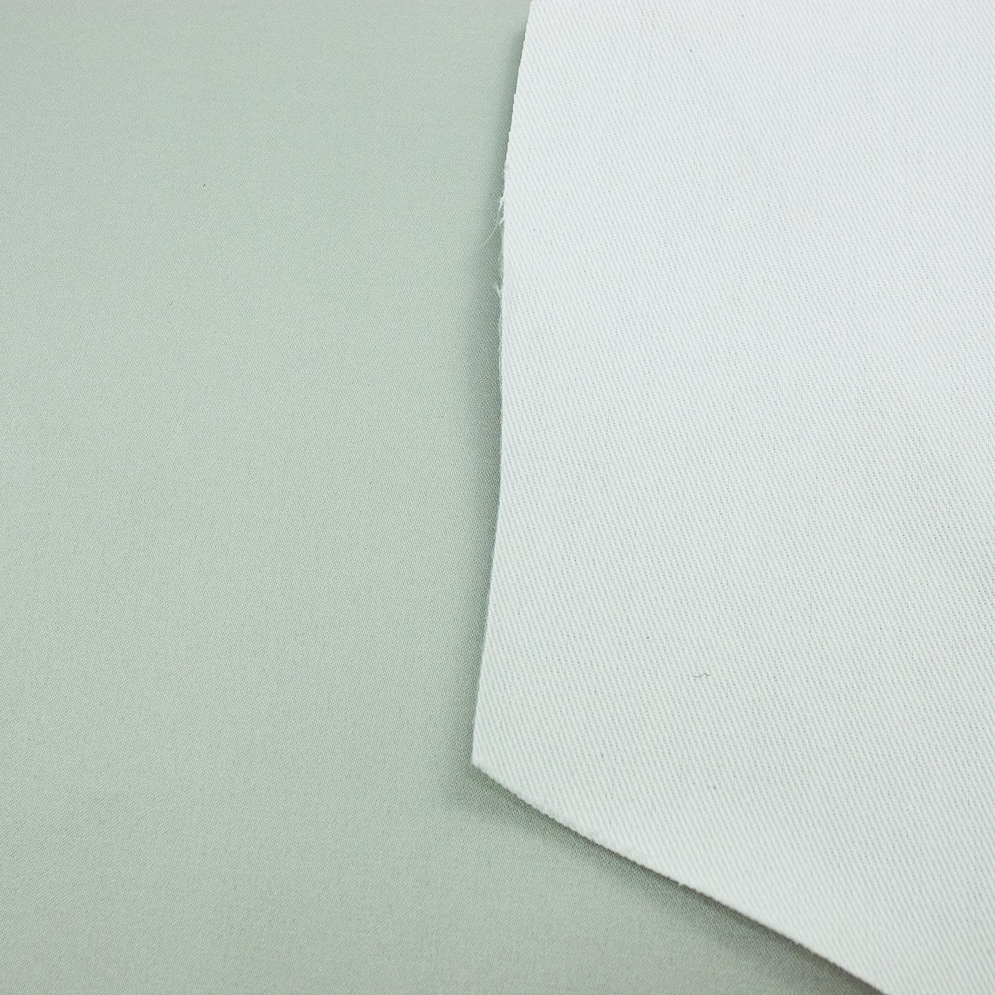 Trozo de tejido raso plata