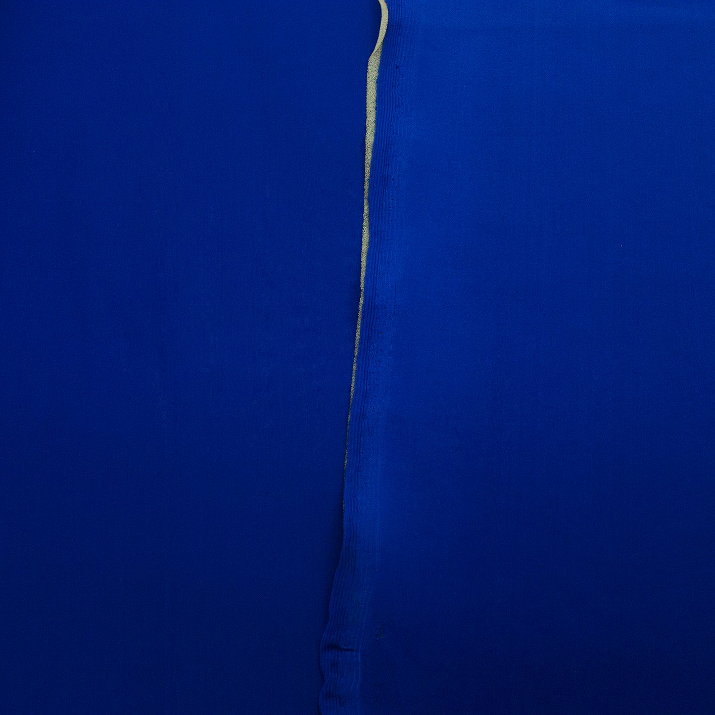 Trozo de tejido licra azul electrico