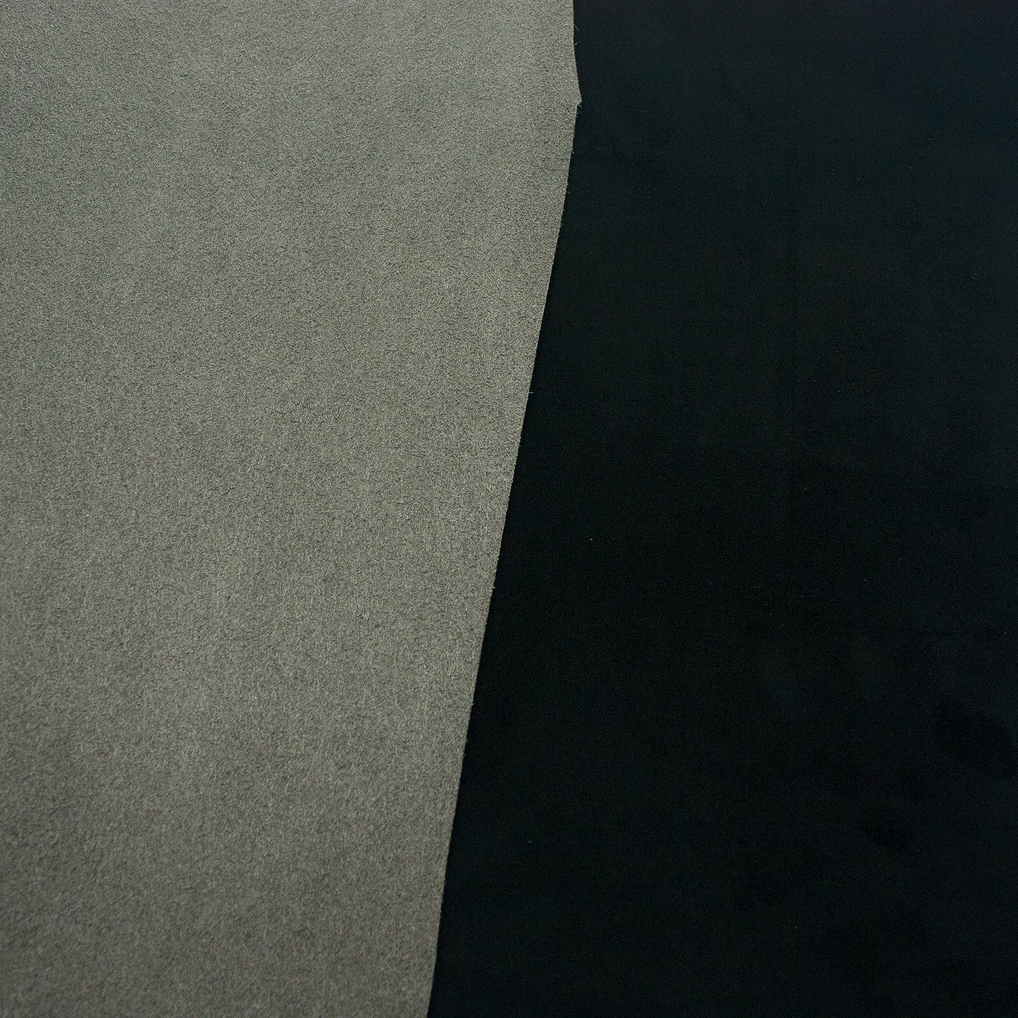 Trozo de sintetico afelpado negro