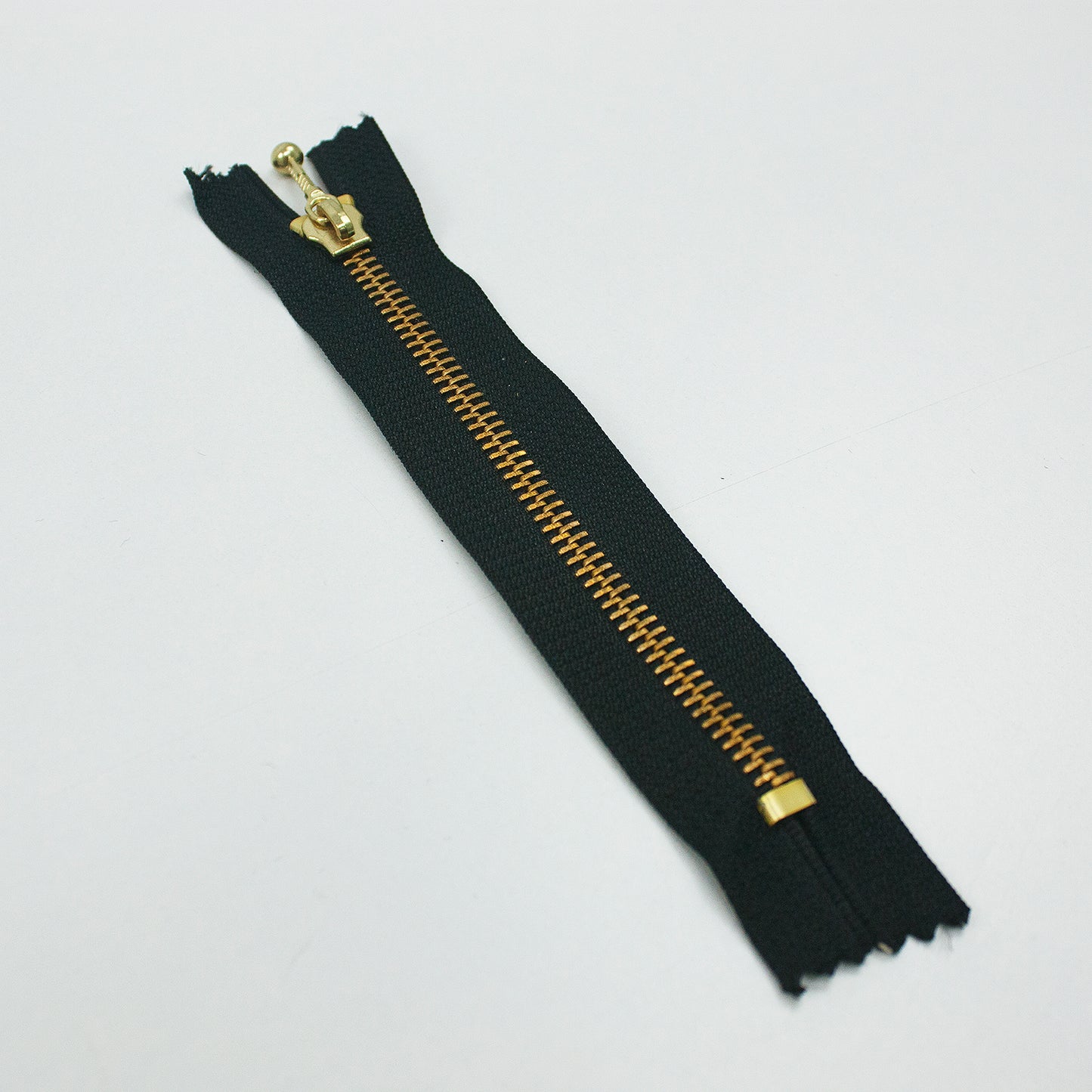 Cremallera metalica negra