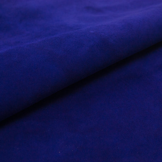 Trozo de piel ante azulon