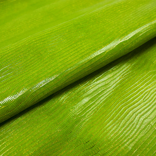 Trozo de piel grabado lagarto verde con purpurina oro