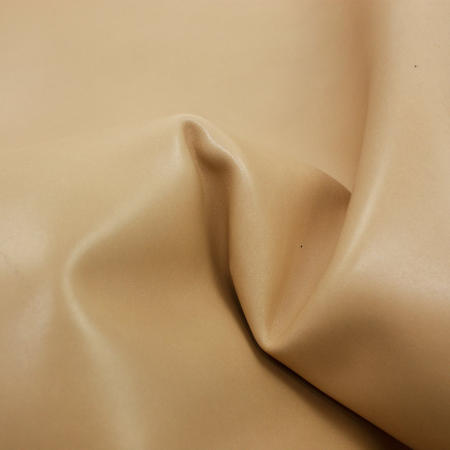 Trozo de piel becerro crema ahumado rosa