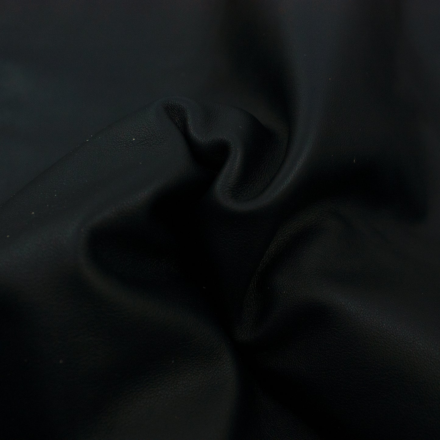 Trozo de piel forro vacuno negro azulado