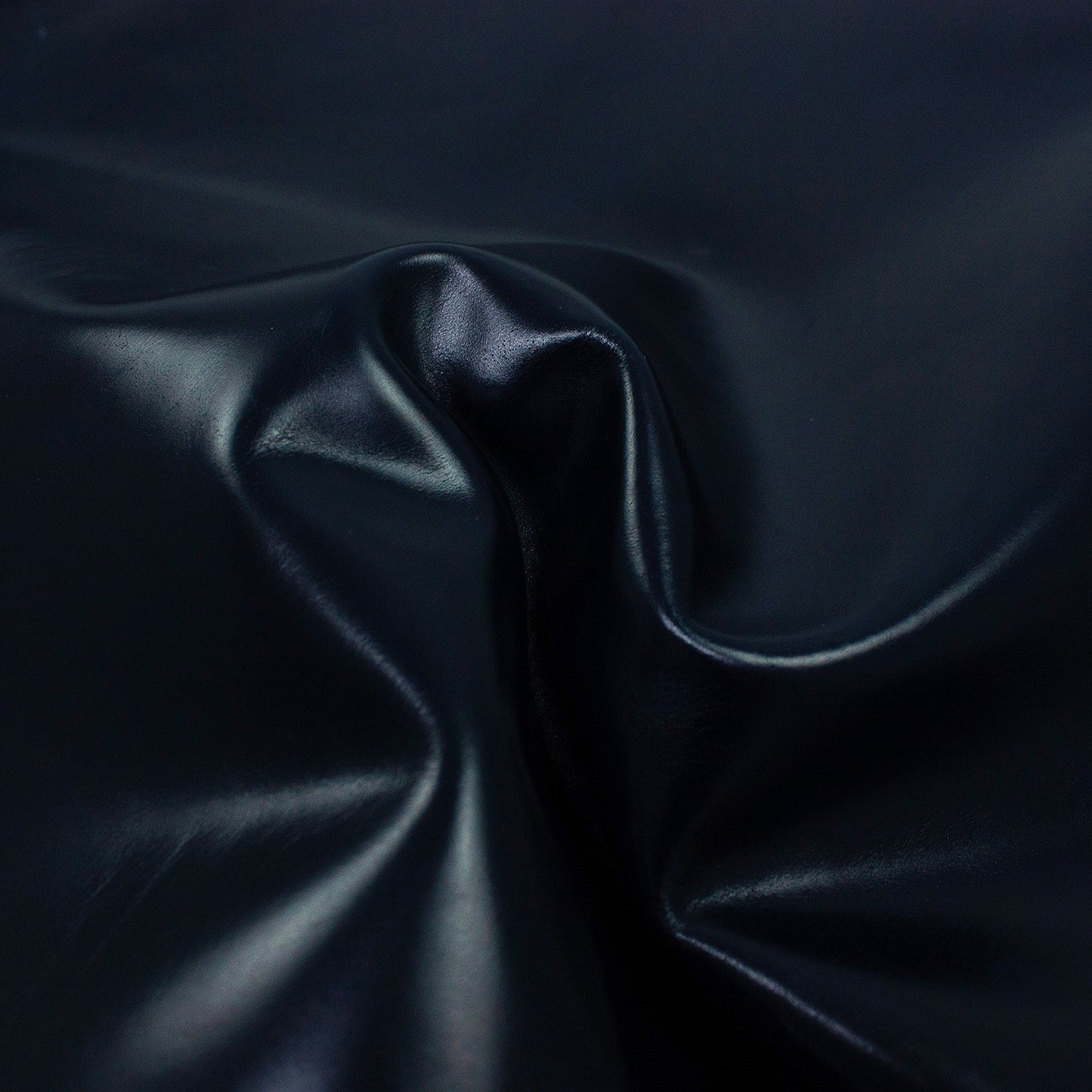 Trozo de piel vacuno rustico azul marino