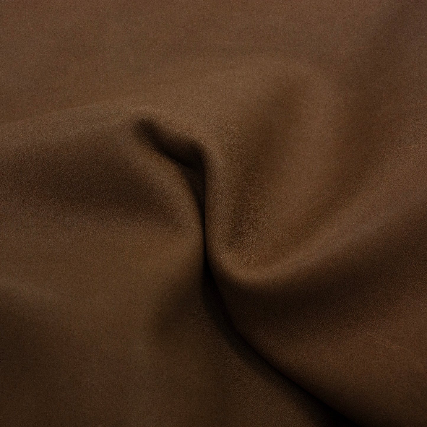 Trozo de piel vacuno autolucido marron