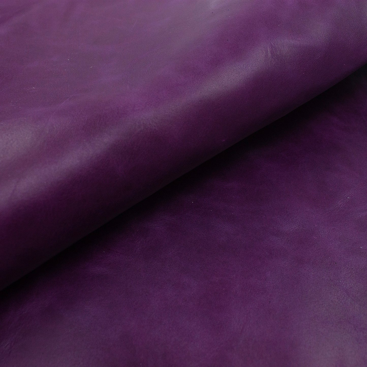 Trozo de piel vacuno rustico violeta envejecido