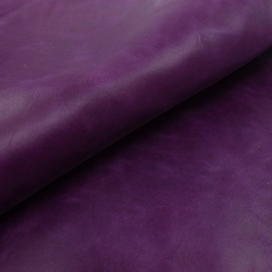 Trozo de piel vacuno rustico violeta envejecido
