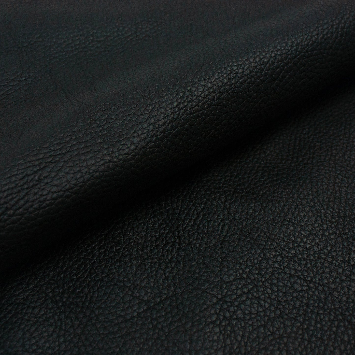 Trozo de piel vacuno grabado negro