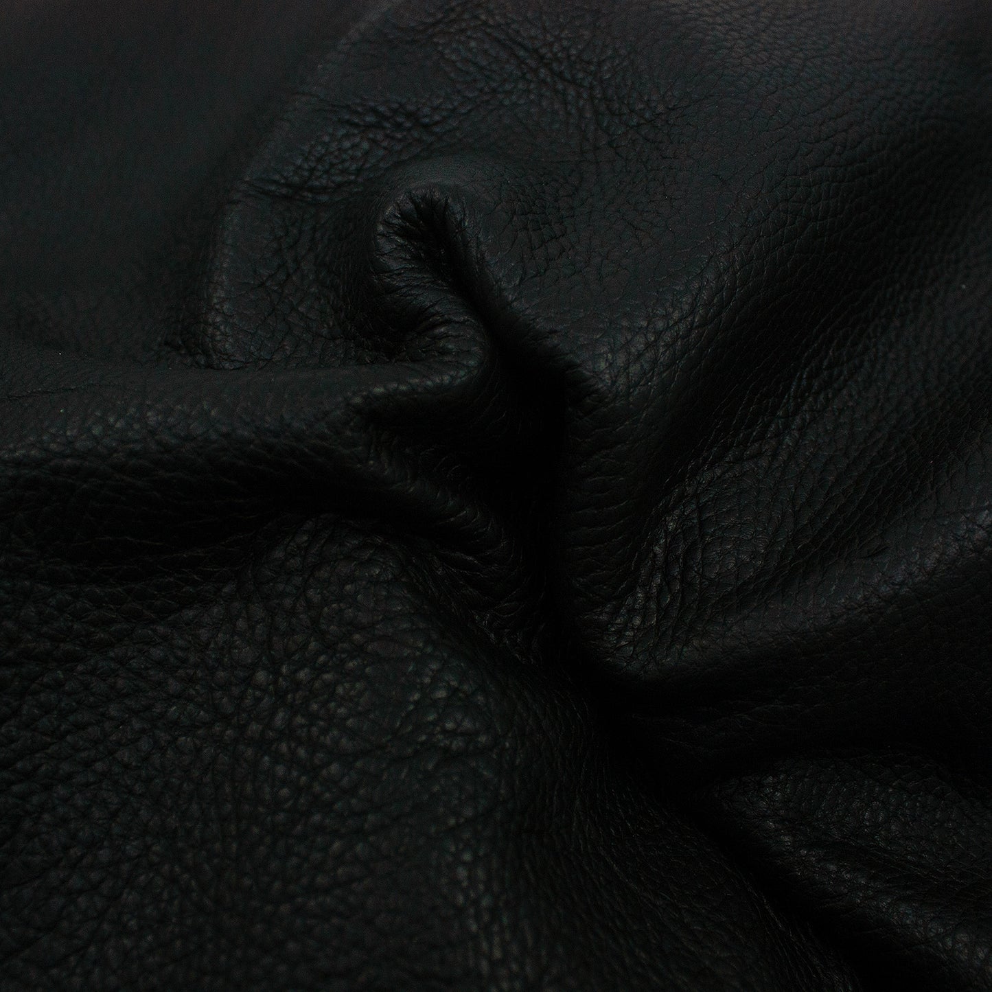 Trozo de piel vacuno grabado negro