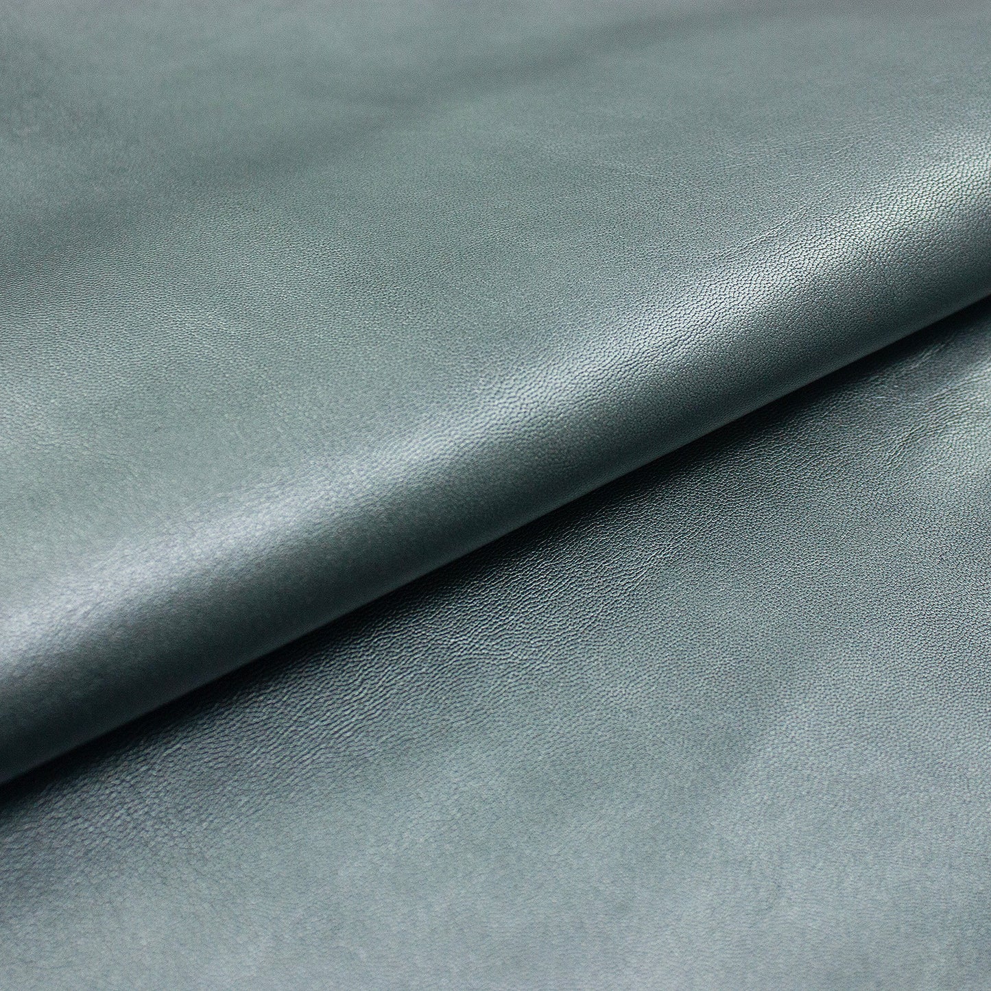 Trozo de piel forro cabra plata vieja