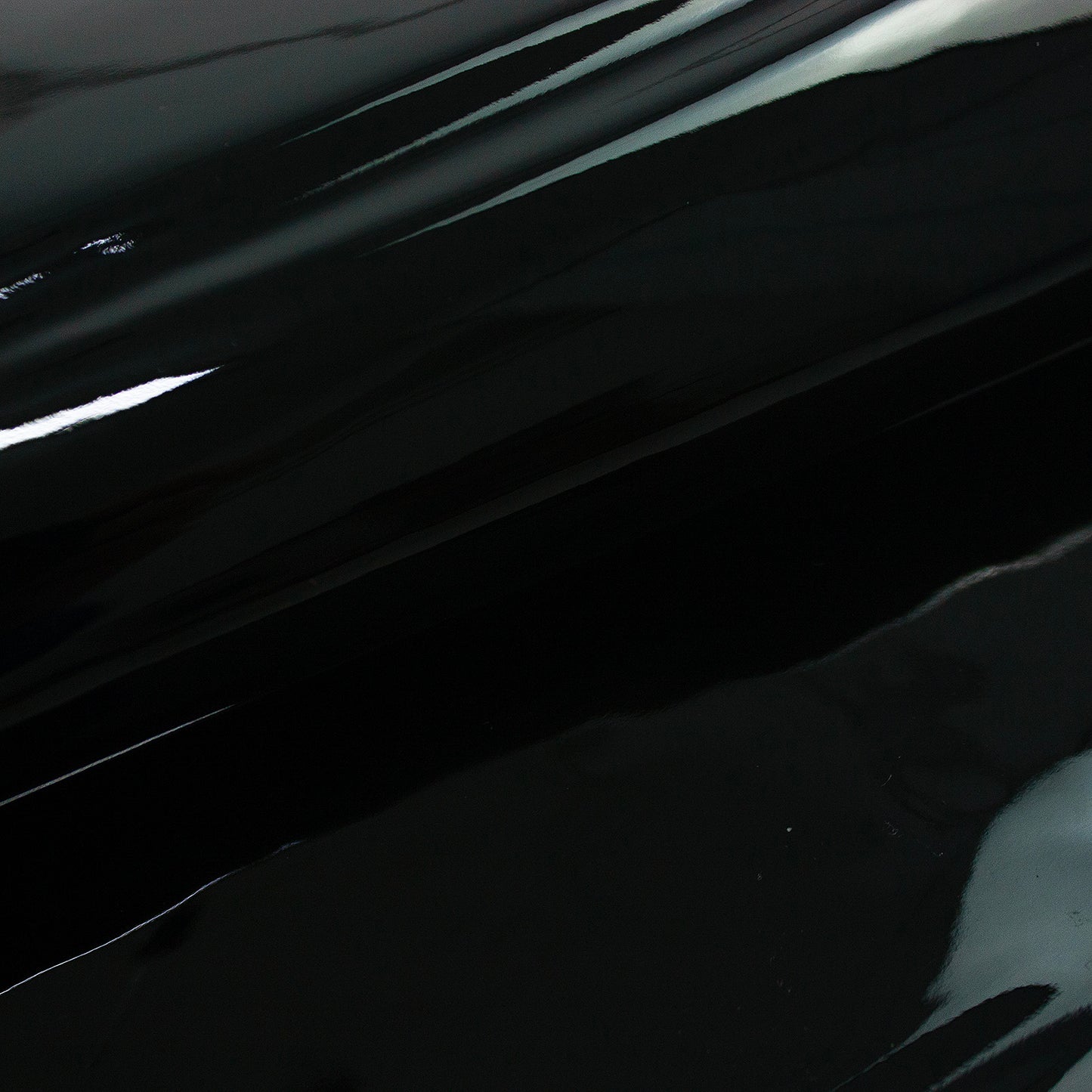 Trozo de piel charol negro