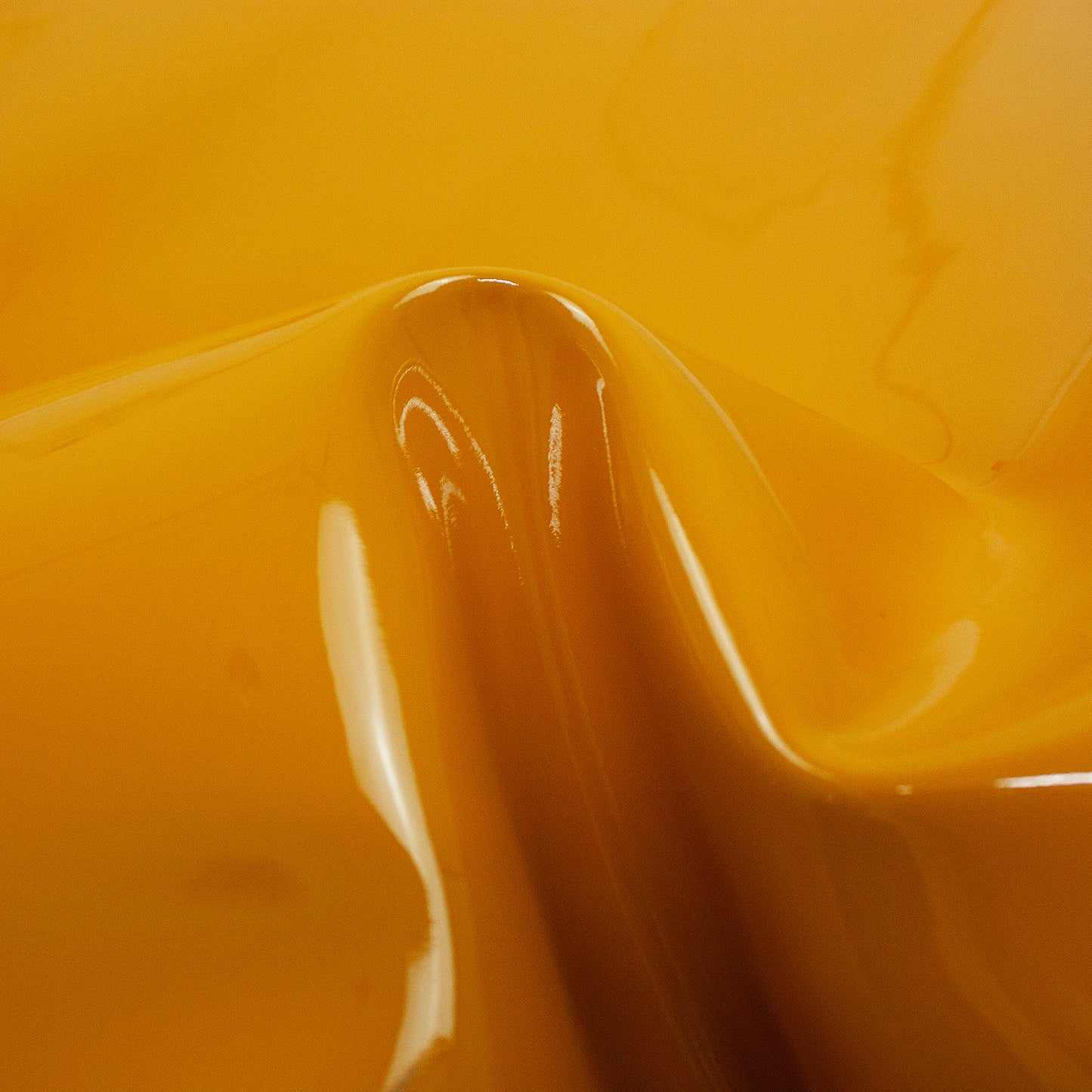 Trozo de piel charol mostaza