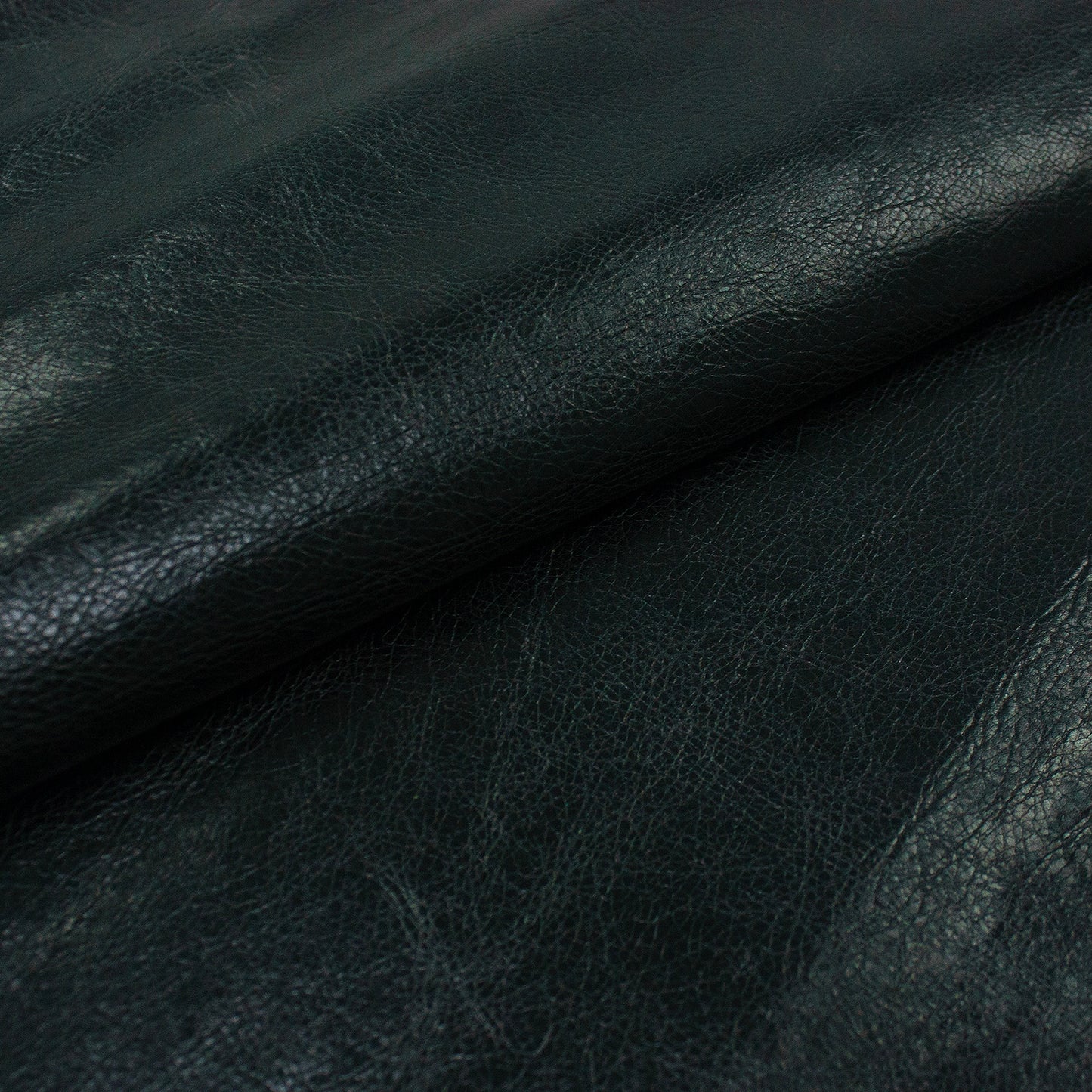 Trozo de piel vacuno bombeado gris oscuro desgastado