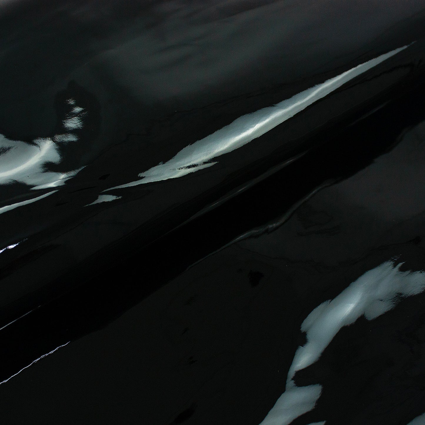 Trozo de piel charol negro