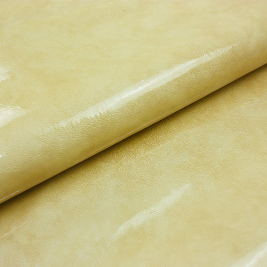 Trozo de piel charol arrugado arena ahumado