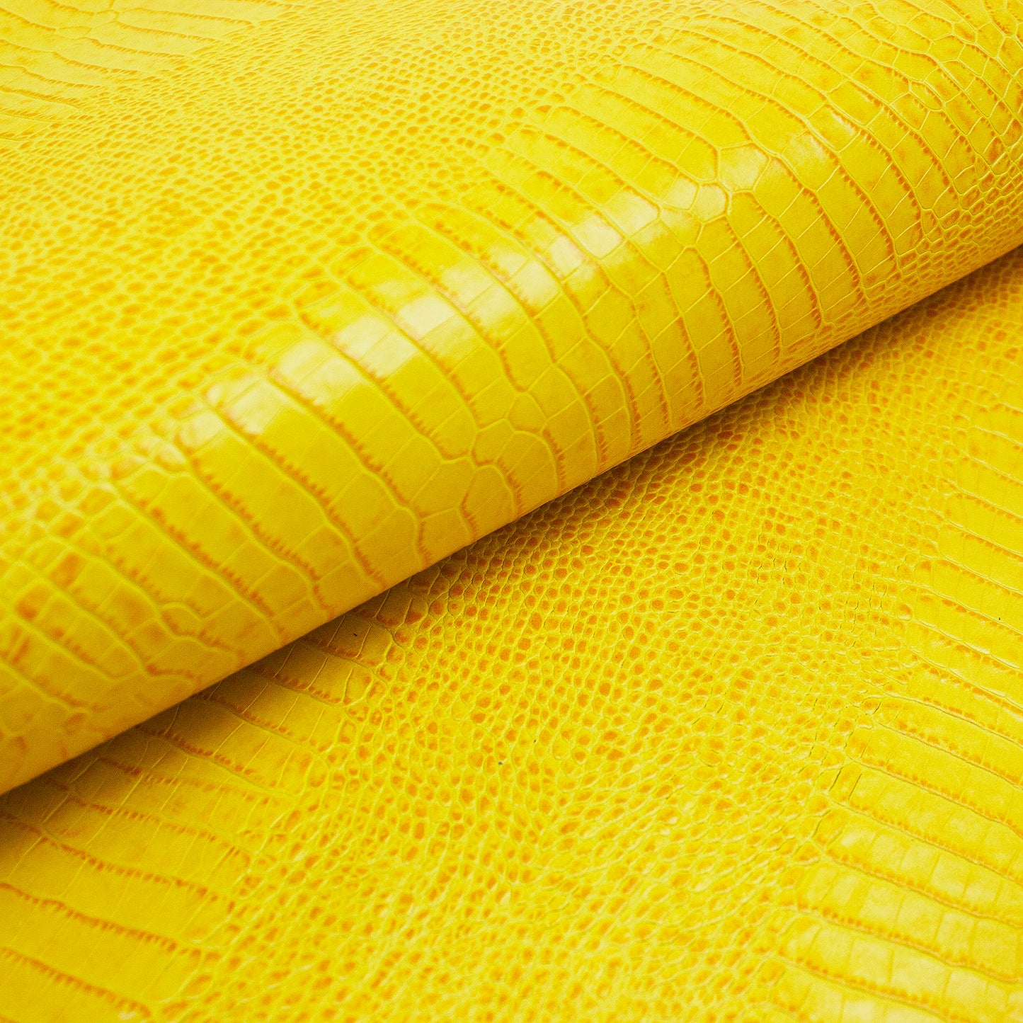 Trozo de piel grabado cocodrilo amarillo tonos naranjas