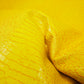 Trozo de piel grabado cocodrilo amarillo tonos naranjas