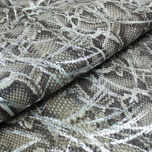 Piel de grabado serpiente moet brush silver