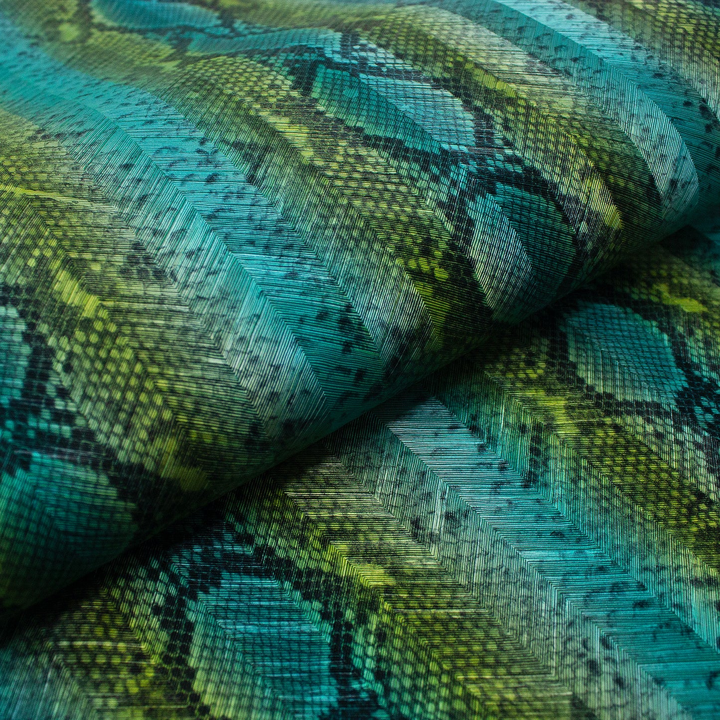 Trozo de piel grabado serpiente tornasolada