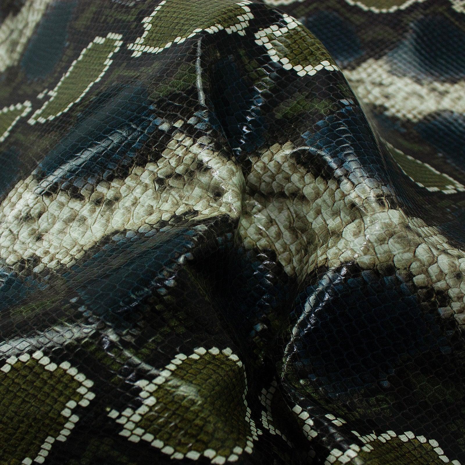Piel de grabado serpiente tonos verdes y azules - La Tendeta del Cuero