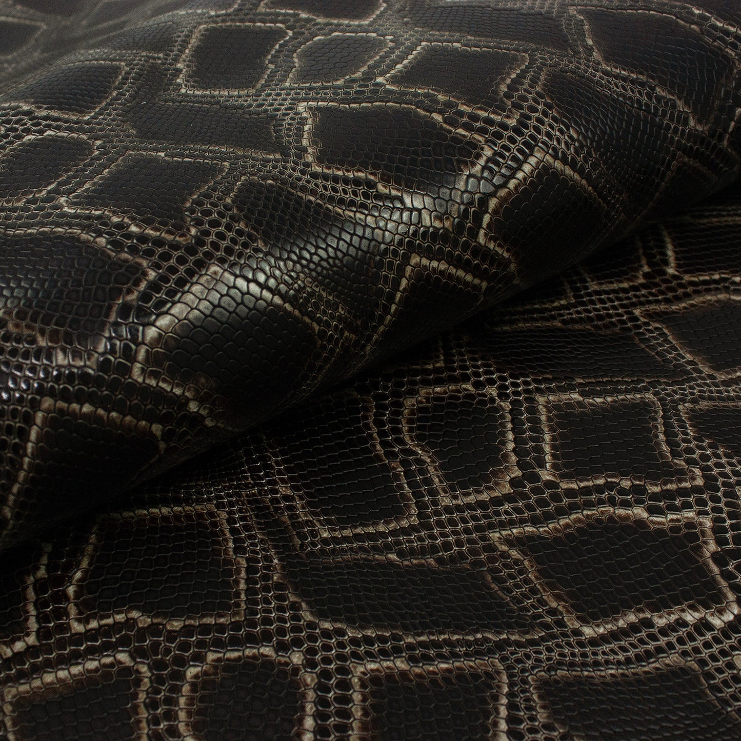 Piel de grabado serpiente chocolate