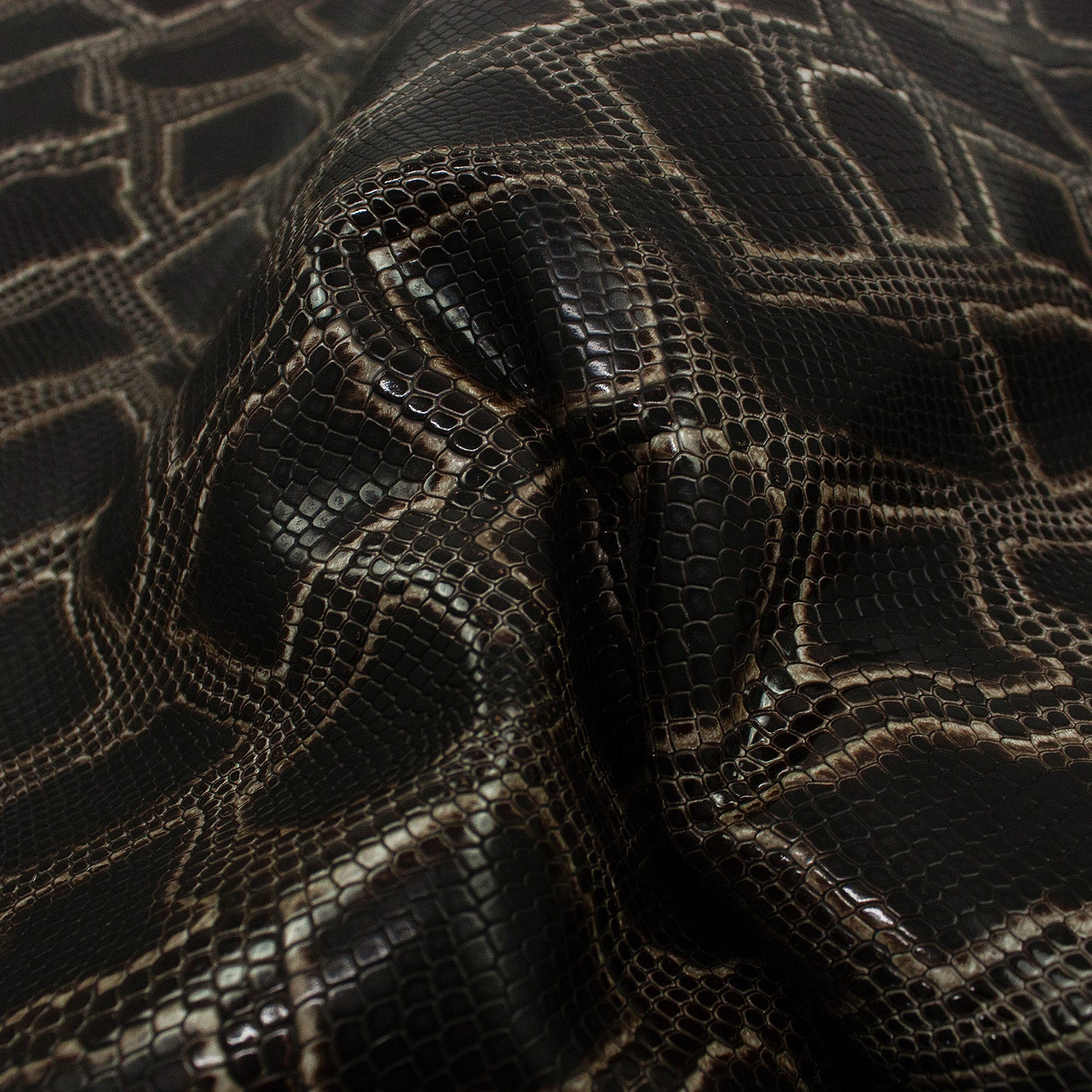 Piel de grabado serpiente chocolate