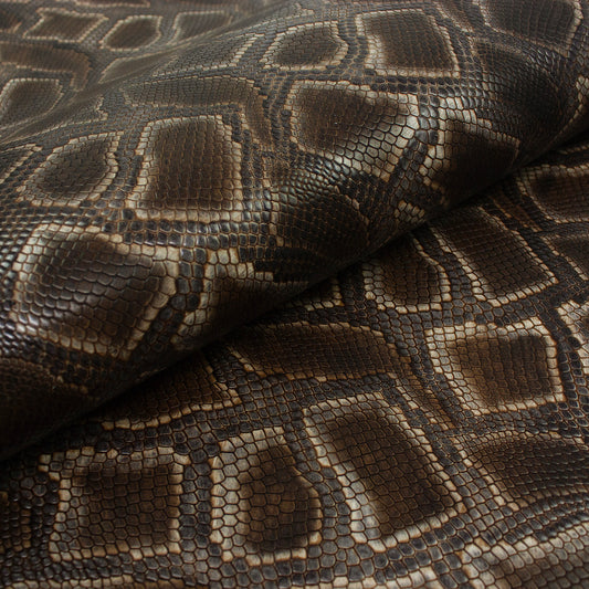 Piel de grabado serpiente marron
