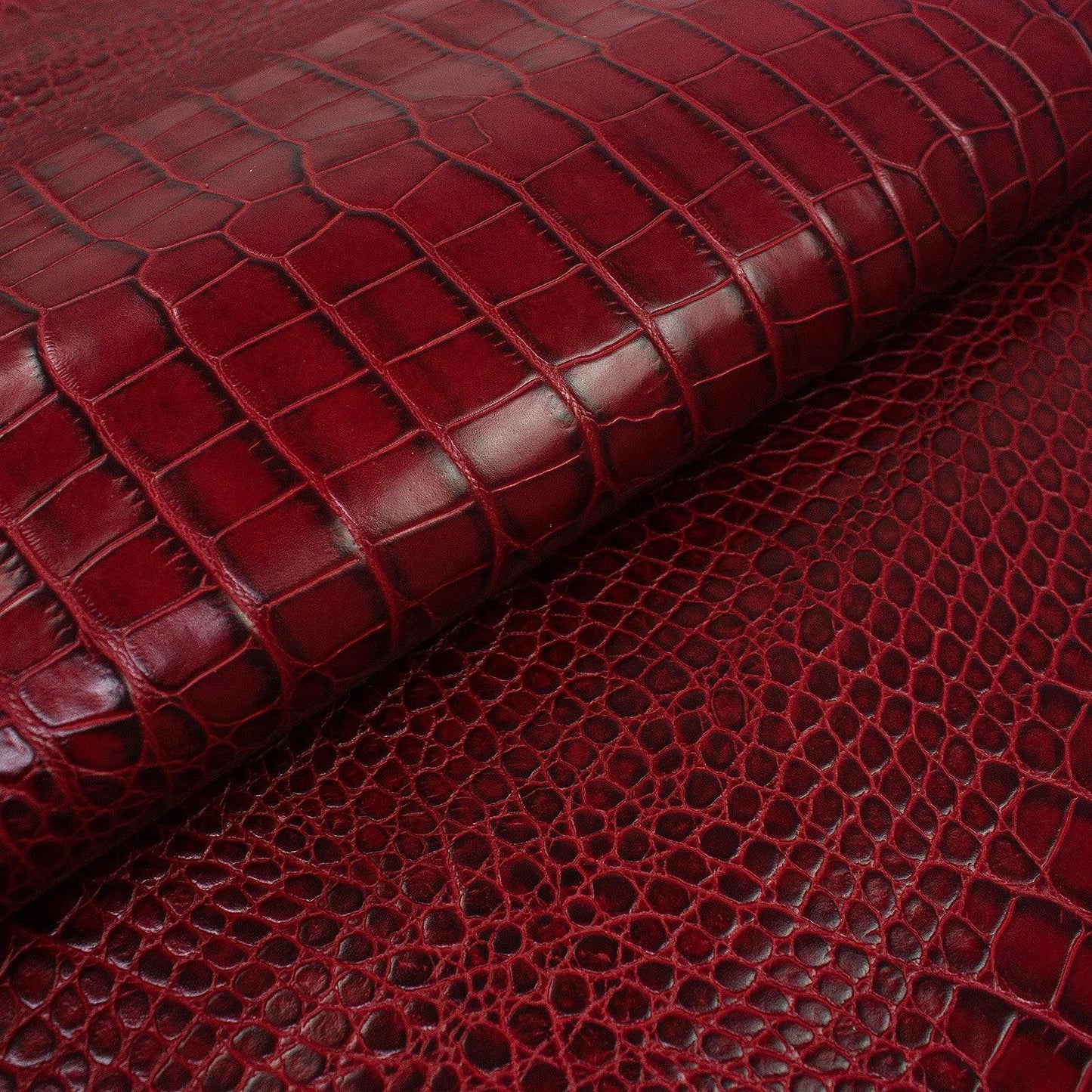 Piel de grabado cocodrilo rojo envejecido - La Tendeta del Cuero