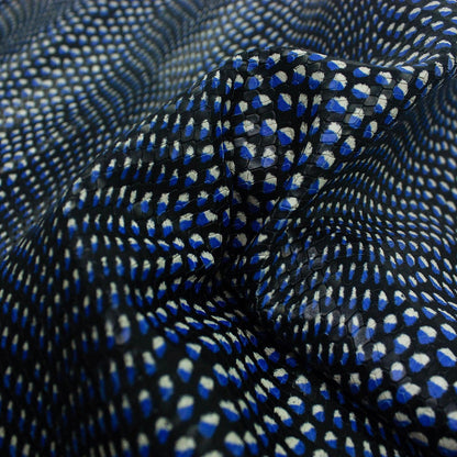 Trozo de piel grabado serpiente azul - blanco - La Tendeta del Cuero